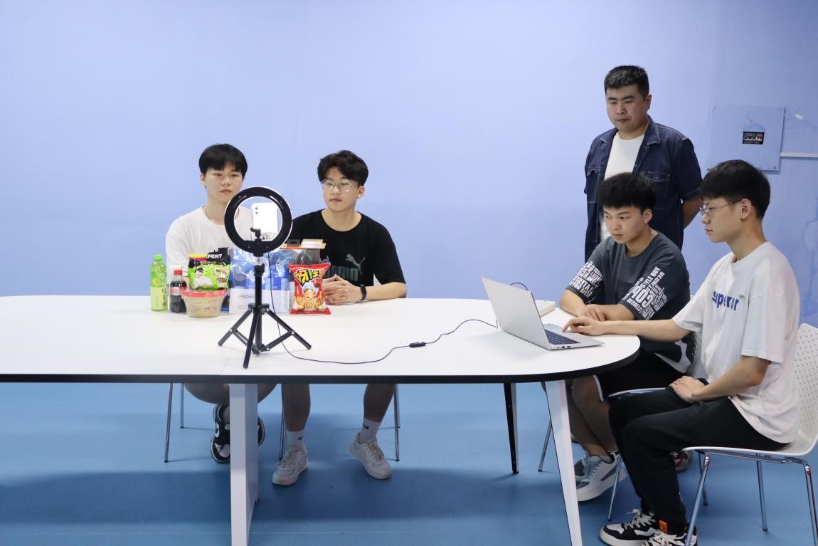 花YOUNG計劃，助力青春 ——京東“花YOUNG計劃”直播大賽海選圓滿結(jié)束